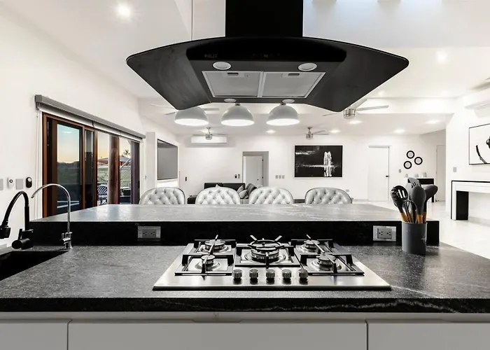 Three Bedroom Golf Pool Jacuzzi And Billiards *