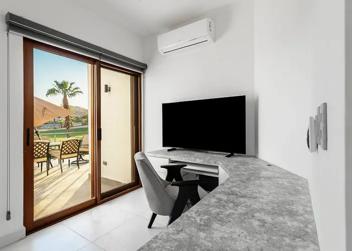 Three Bedroom Golf Pool Jacuzzi And Billiards Holiday home