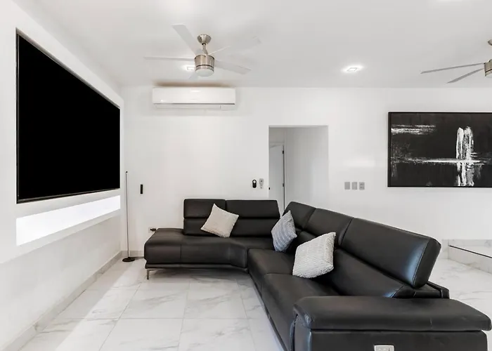 Three Bedroom Golf Pool Jacuzzi And Billiards