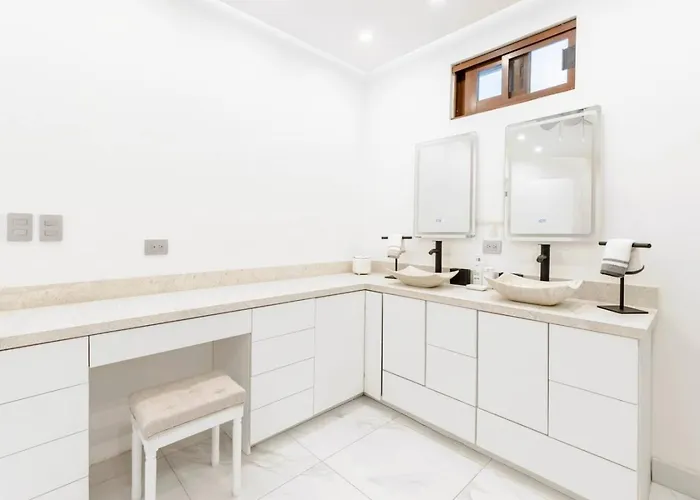 Three Bedroom Golf Pool Jacuzzi And Billiards